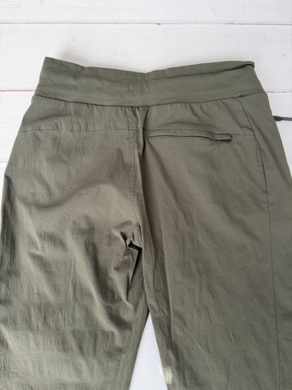 Athleta Womenβs Olive Green Jogger Pants Size 8 Zip Pockets - Picture 10 of 11